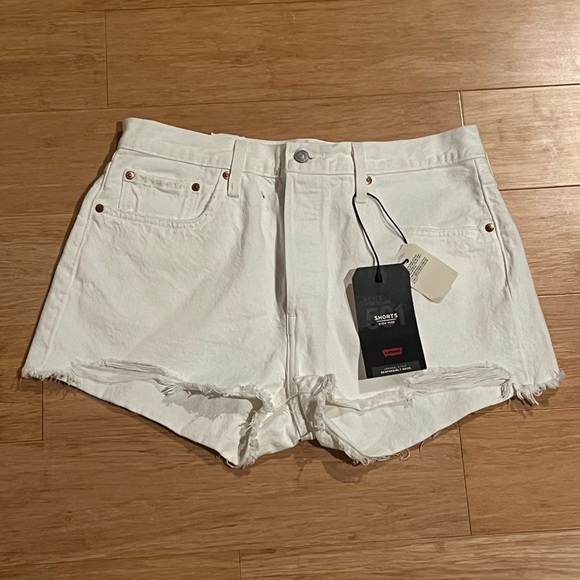 NWT Levi’s 501 Cutoff Shorts - Picture 1 of 6